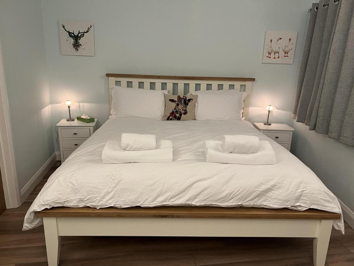 Charming Woodland Lodge 2 Person 1 Bedroom Горад Грэйт Ярмут Екстериор снимка